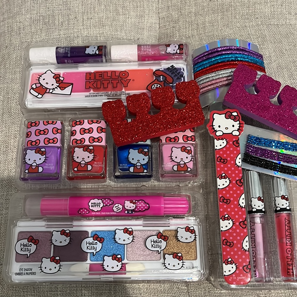 HELLO KITTY Make Up Play Set Kid Girl Sanrio Nail Polish Lip Gloss Hair Chalk